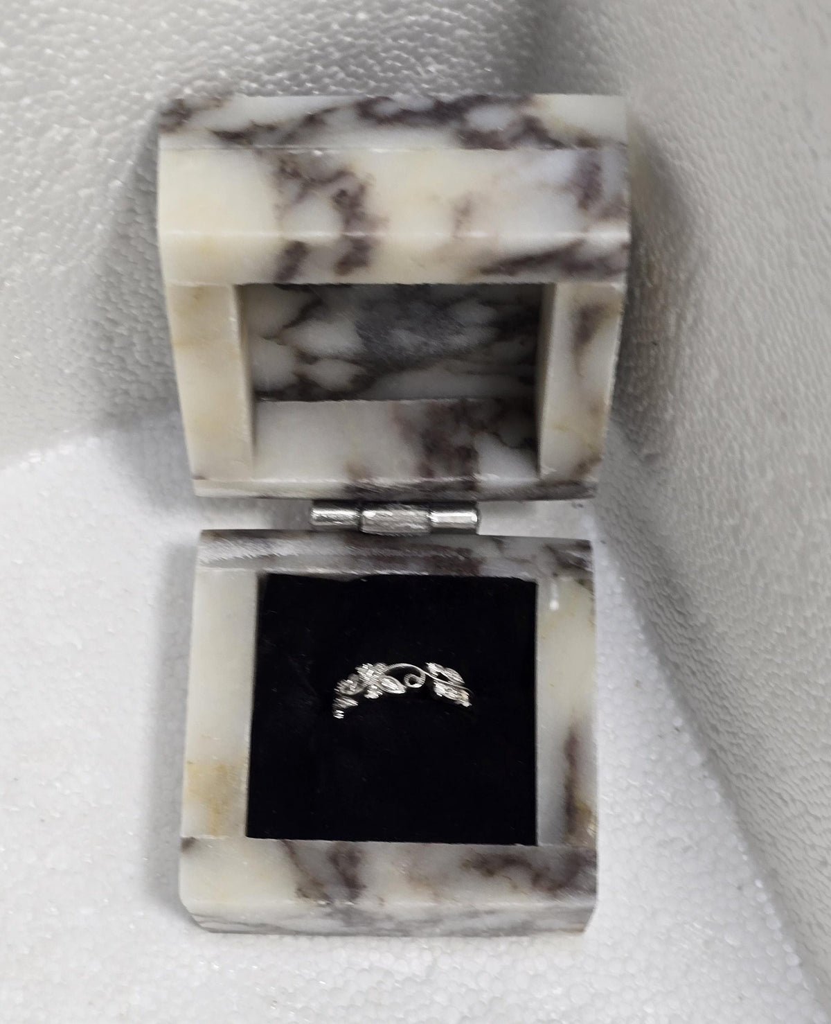 Amaretto Viola Purple White Ring Box a beautiful box perfect for a proposal or display a perfect keepsake that will be treasure forever