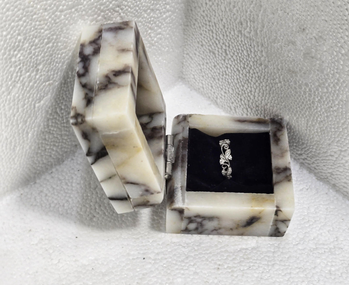 Amaretto Viola Purple White Ring Box a beautiful box perfect for a proposal or display a perfect keepsake that will be treasure forever
