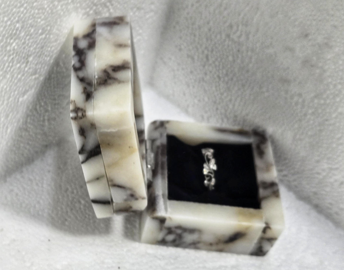 Amaretto Viola Purple White Ring Box a beautiful box perfect for a proposal or display a perfect keepsake that will be treasure forever