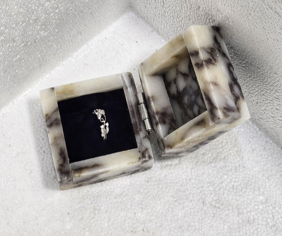 Amaretto Viola Purple White Ring Box a beautiful box perfect for a proposal or display a perfect keepsake that will be treasure forever