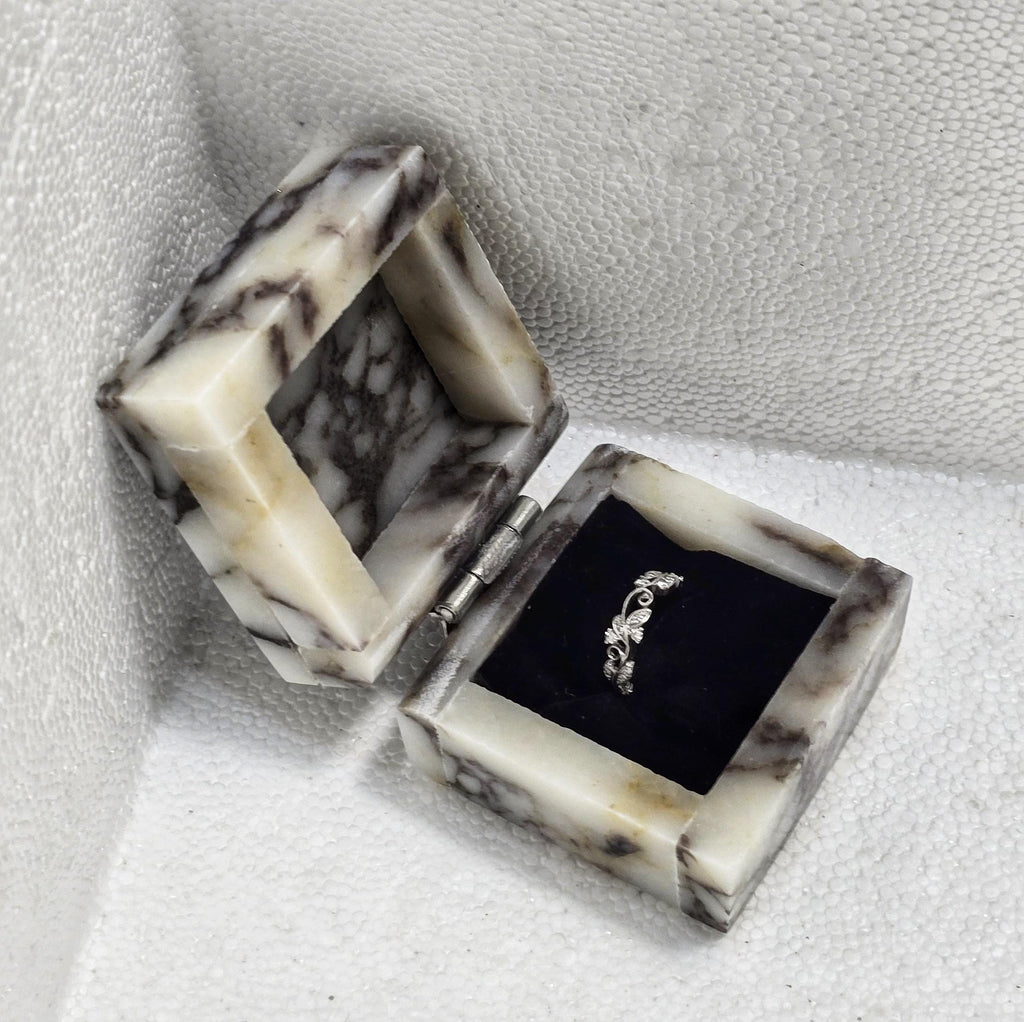 Amaretto Viola Purple White Ring Box a beautiful box perfect for a proposal or display a perfect keepsake that will be treasure forever